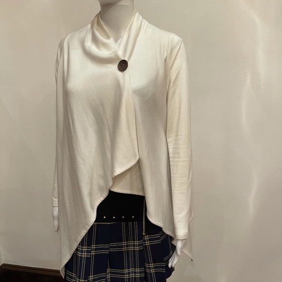 SOLD 👜 BOBEAU Poncho Style Sweater, Cream - Picture 2 of 8